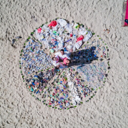 <a href="https://www.flickr.com/photos/unep/>UNEP. Shawn Heinrichs</a> . <a href="https://www.flickr.com/photos/unep/32919508902/in/photostream/">Flickr.com</a> . CC BY-NC-SA 2.0